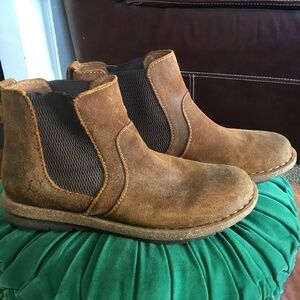 Born pull on Chelsea boot